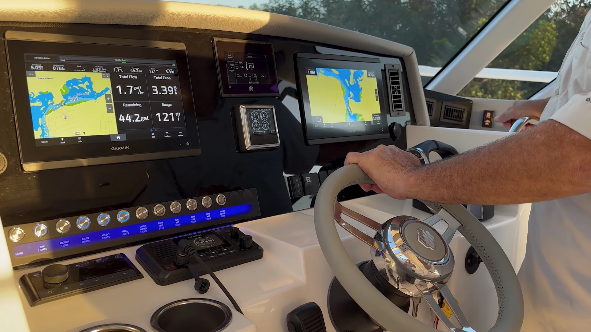 ArrowCat 320 | 32 Ft Express Cruiser Power Catamaran