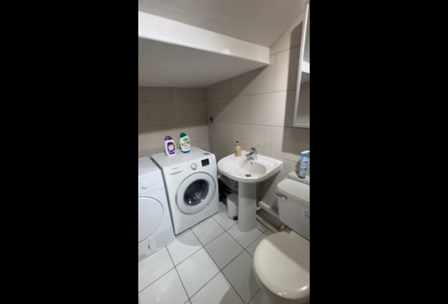 Double Room in 2-Bed Maisonette in Hammersmith Main Photo