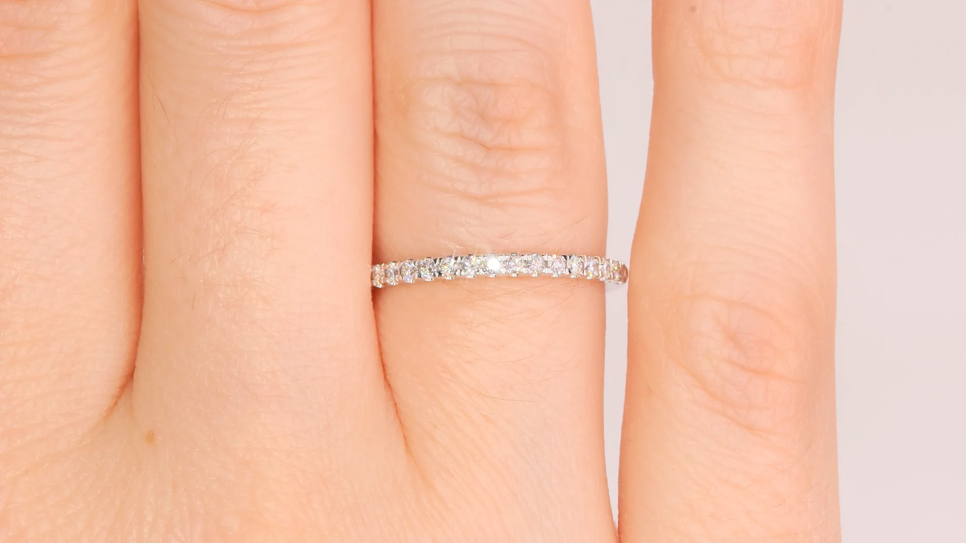 Pierścionek zaręczynowy z diamentami Ventego z białego złota