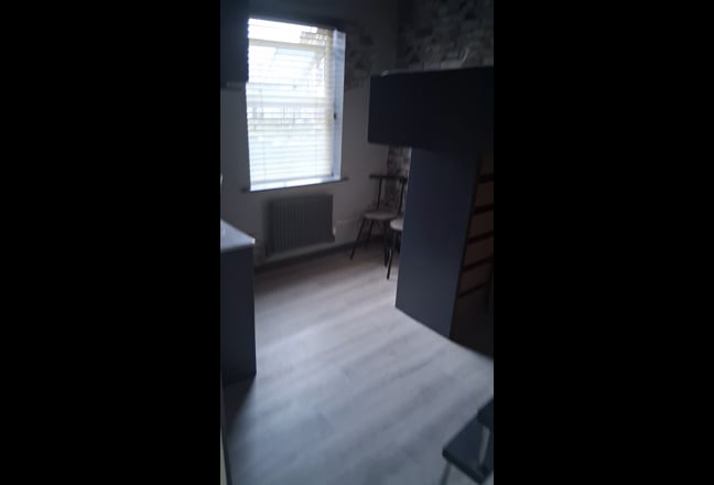 Good sized single room to let all bills included Main Photo
