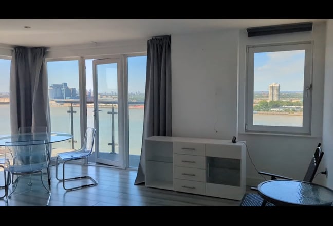 A room with private bathroom available - Female Main Photo