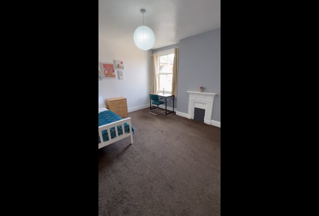Stylish and Spacious Beautiful Double Rooms LE2 Main Photo