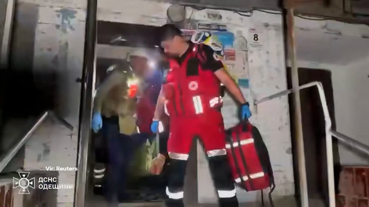 Rusi ponoči nad Ukrajino z več kot 30 raketami in 300 brezpilotniki