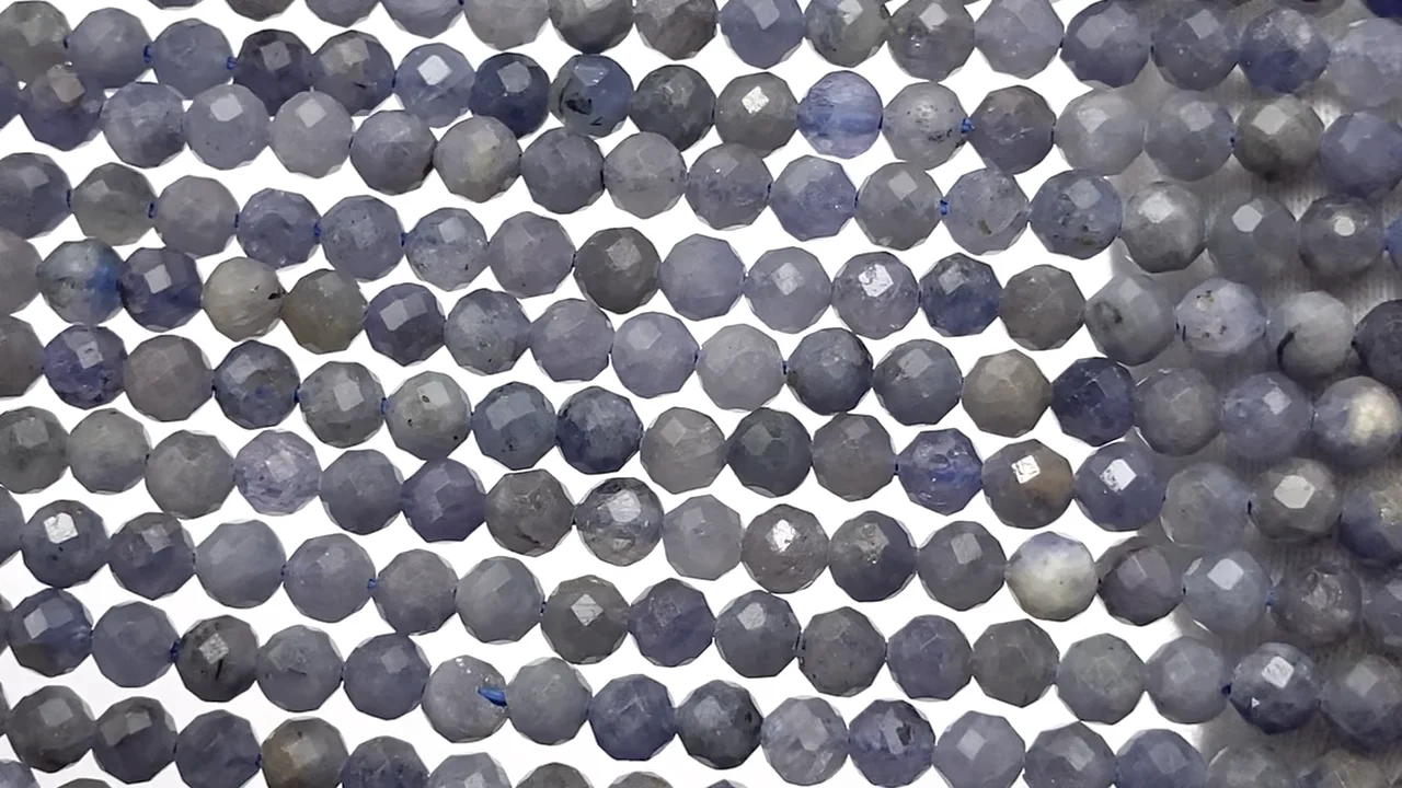 タンザナイト（産地・タンザニア） ラウンドカット4mm 1連｜天然石