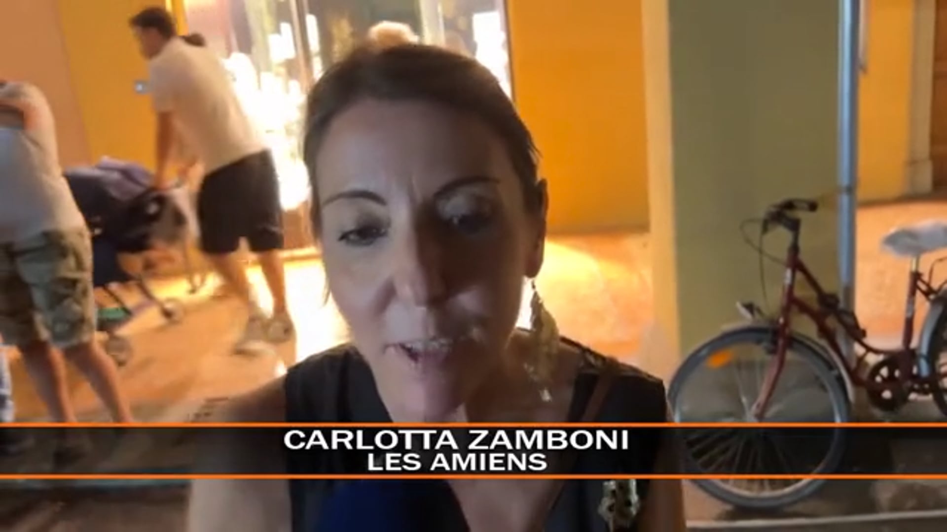 Molta gente alla notte bianca in via d’Azeglio alta