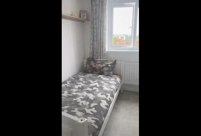 One Room Available to Rent Main Photo