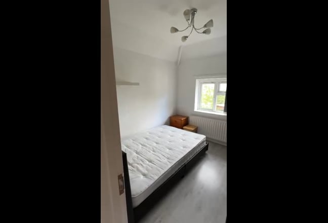 Room available for 1 month Main Photo