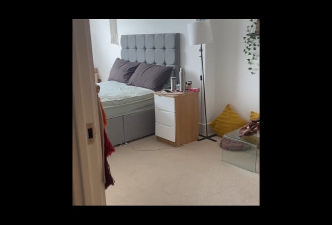 Flatmate Req:Incredible Thames view – Royal Dock Main Photo