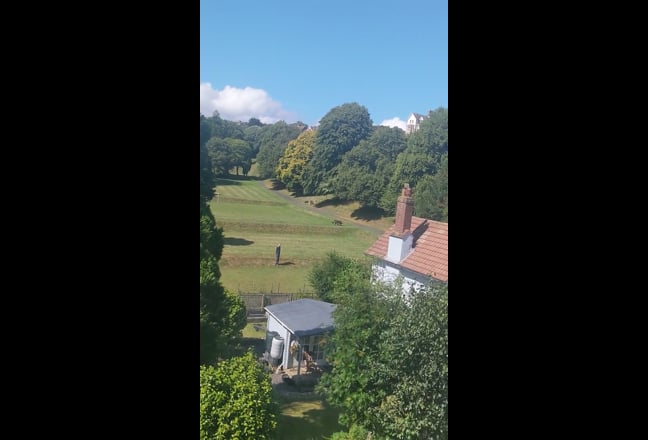Large Room in Beautiful House, Ideal Location,  Main Photo