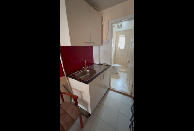 Beautiful En Suite Available in Eastham all includ Main Photo