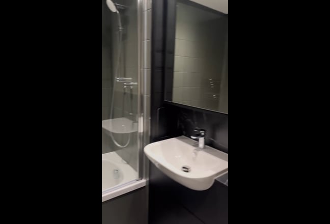 En-suite Room with Thames view for short term rent Main Photo