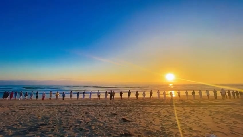 https://i.vimeocdn.com/video/2038983331-4aa097fdc83604b59437a8648b59c04663642f129e71be436a749c6243e44e5e-d