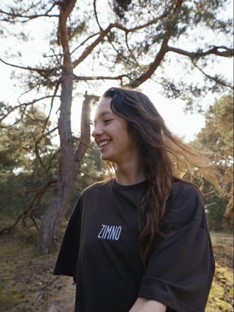 Video: Sukienka T-shirtowa oversize brązowa