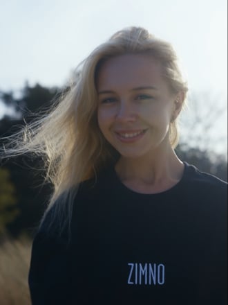 Video: Sukienka T-shirtowa oversize czarna