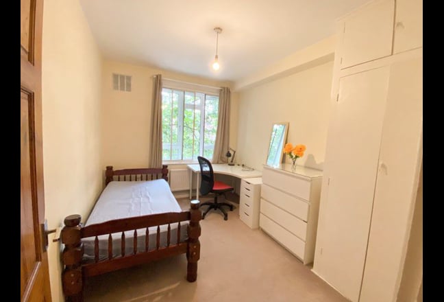 Central to all universities Main Photo