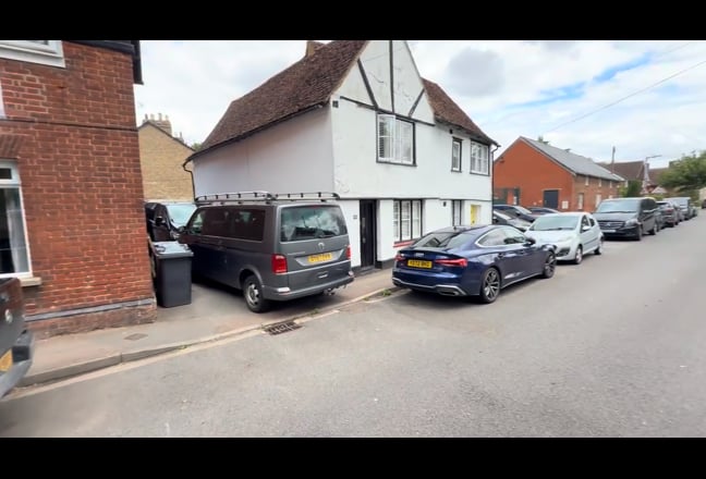 ENORMOUS room in friendly, character home Main Photo
