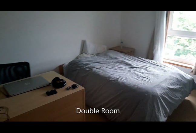 Large double room w/ private bathroom Main Photo