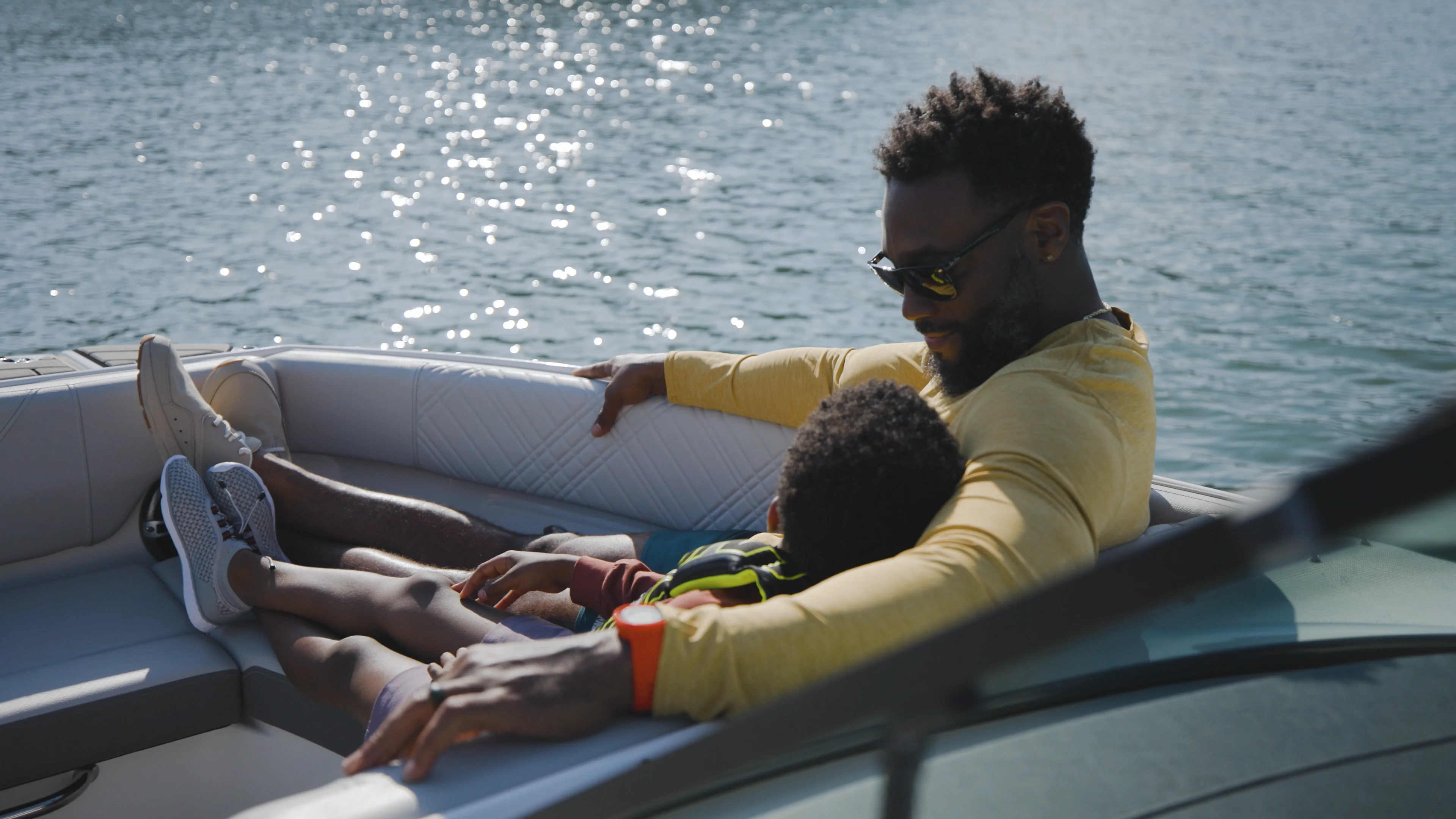 Explore the SDX 230 Outboard | Sea Ray Canada