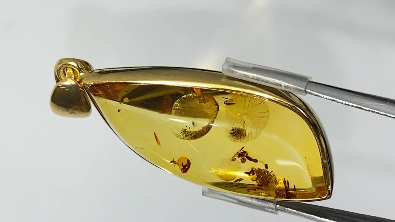 琥珀（こはく）・バルティックアンバー ペンダントトップ 18KGP製 NO