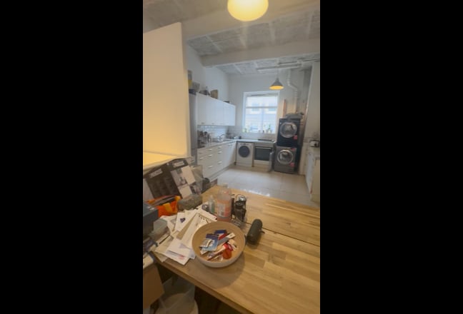 3 spacious rooms in Old Street from £231pw (SEPT) Main Photo