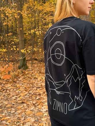 Video: T-Shirt Oversize Szlaki Kosmosu Czarny UNISEX