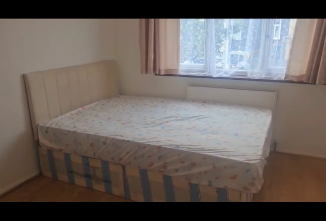 Double Room to Let off Ilford Lane Including Bills Main Photo