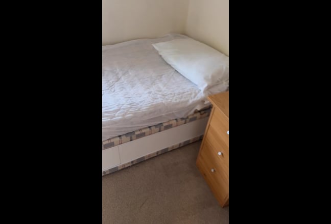 Single room to rent in Guildford – Close to Uni Main Photo