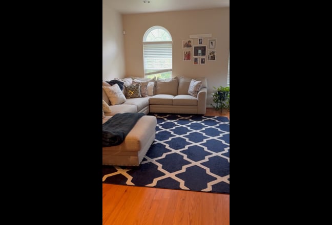 Multiple rooms available in townhome Main Photo