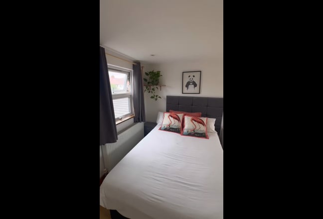 Large Furnished Ensuite Room In Hendon Main Photo