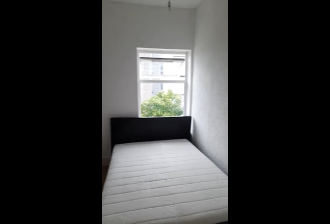 Double room + living bills included. Main Photo