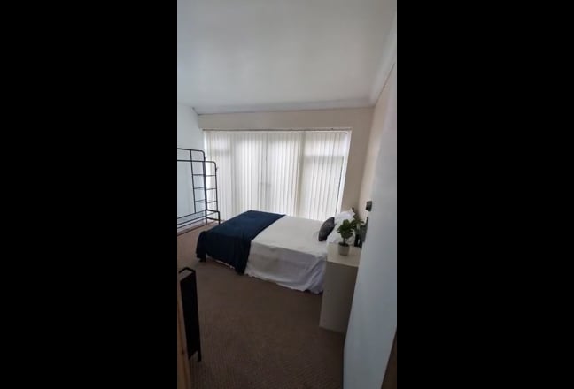 Spacious Double Room Availible! End July, Oldham Main Photo