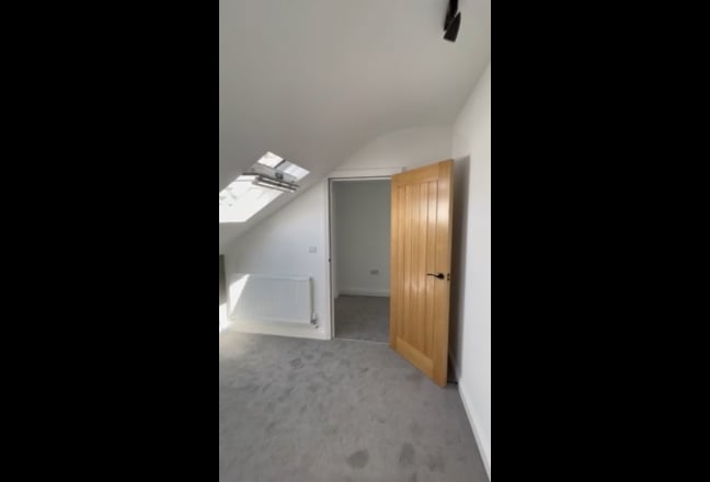 Stunning 2-Bed Flat in Beautiful Church Conversion Main Photo