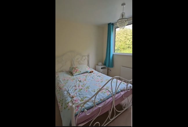 Video 1: Bedroom (from window side)