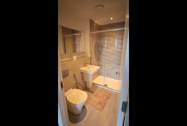 Lovely double bedrooms in females only household  Main Photo