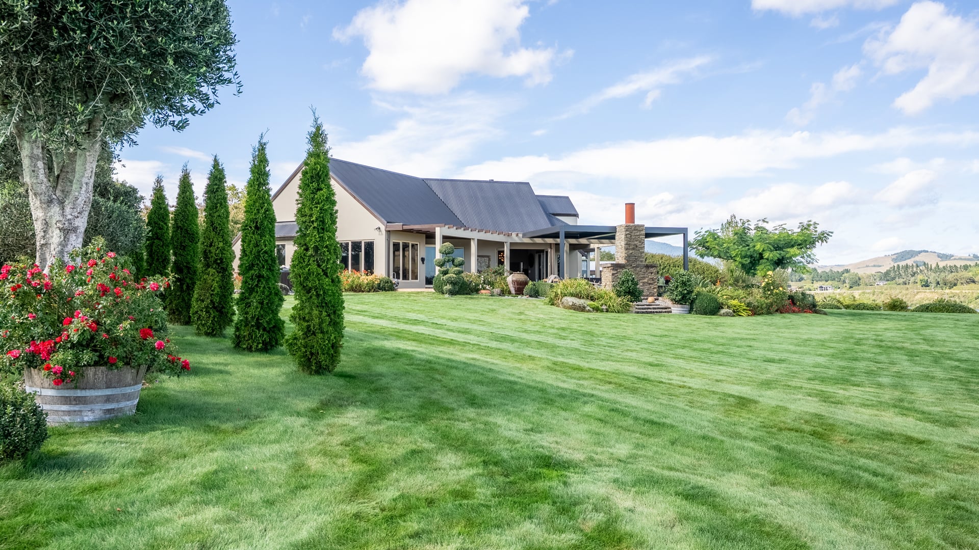 Exceptional Lakeside Sanctuary