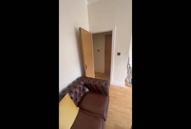 Fully Furnished Double room Ensuite . Main Photo