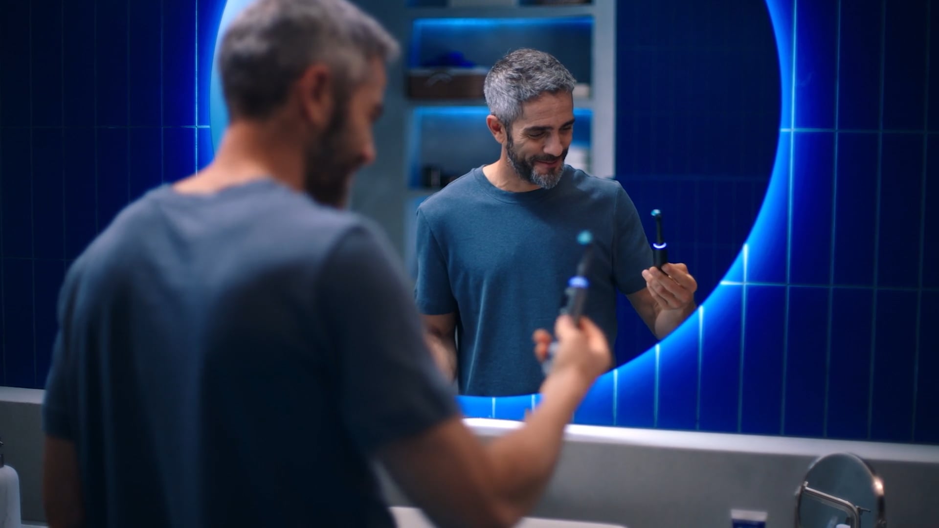 ORAL B Paste con Roberto Leal