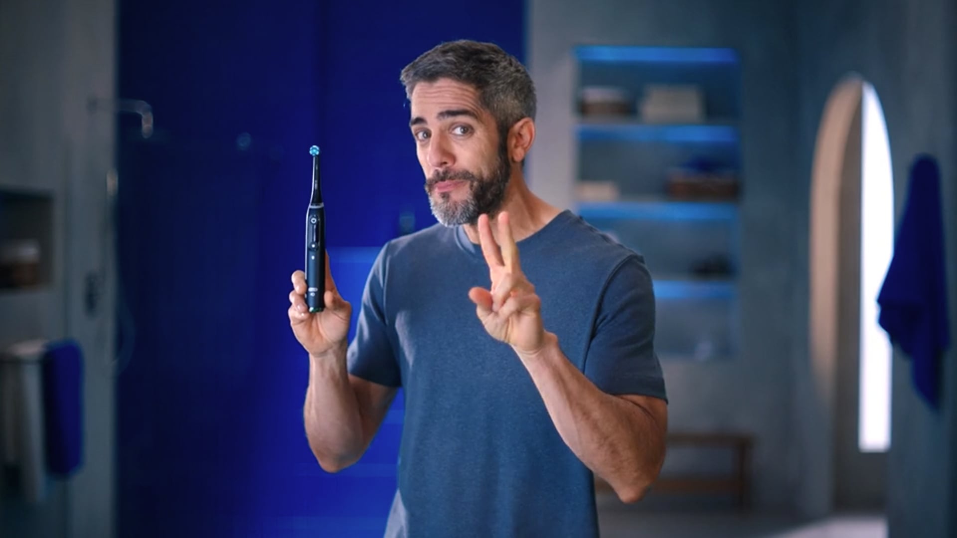 Oral B con Roberto Leal