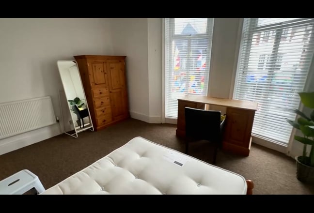 Video 1: Bedroom with raised bed