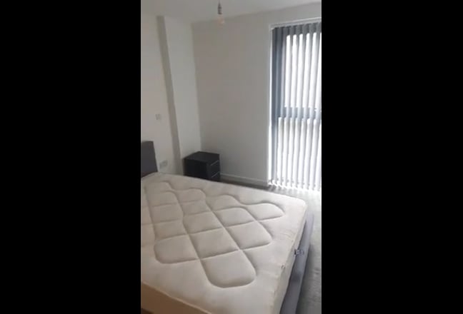 Room with own bathroom in 2 bed flat available Main Photo