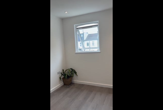 Newly Refurbished Double Room - Near West Croydon Main Photo