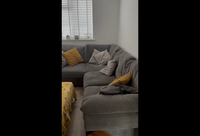 Double room with built in wardrobe, bed included  Main Photo