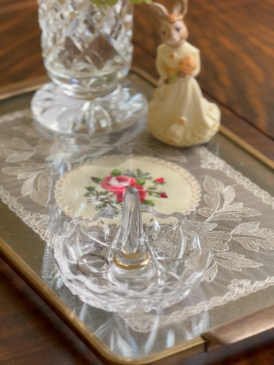 アンティークガラスのリングスタンド、プレスドグラスのおしゃれな指輪