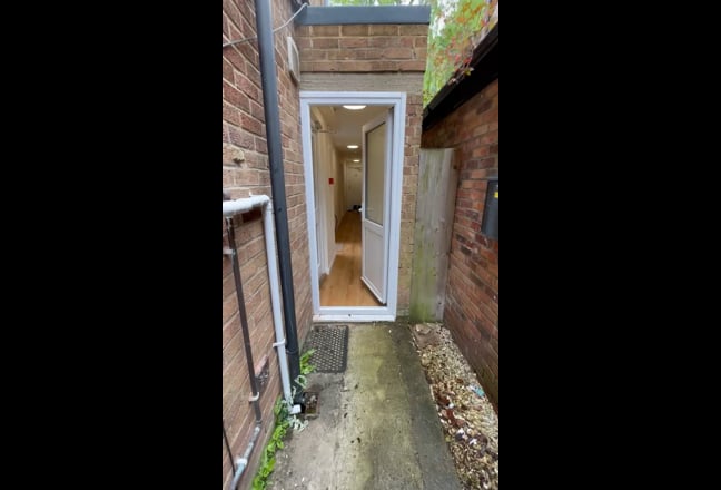 Double room on Sandfield Rd available! Main Photo