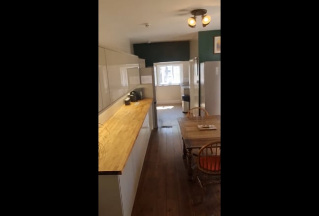 Serviced accommodation / double en-suite Main Photo