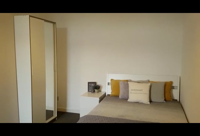 Video 1: Breakfast bar, lounge area, TV it has it all!