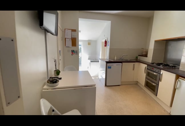 Homely Double Room, All Bills Included Main Photo