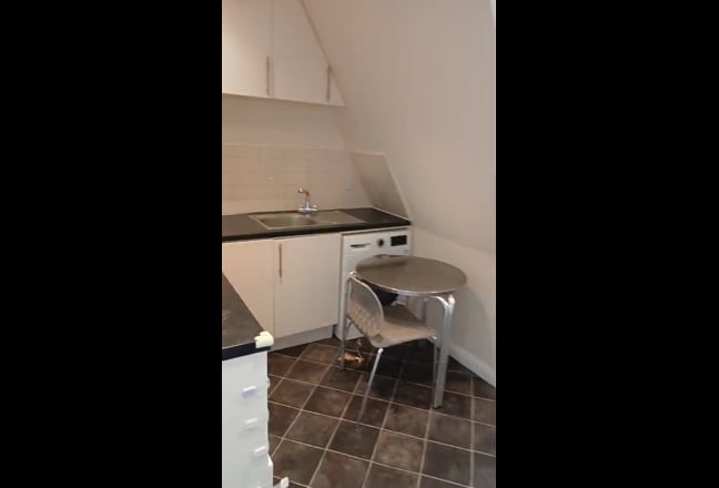 Modern 2-Bed Fully Furnished in Ruislip Manor Main Photo