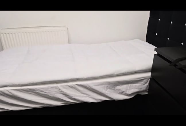 En-Suite Double Room in a Family Home Main Photo