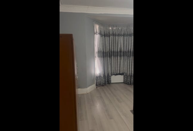 Double bed in a shared apartment. Main Photo